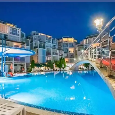 Обзаведен Двуспален Апартамент С Веранда И Басейн Apartment *