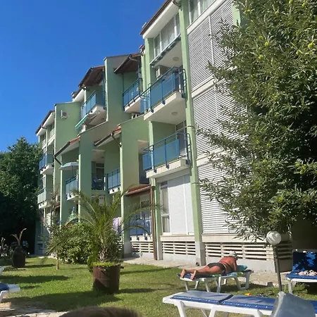 Обзаведен Двуспален Апартамент С Веранда И Басейн Apartment