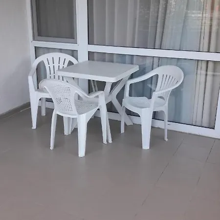 Обзаведен Двуспален Апартамент С Веранда И Басейн Apartment